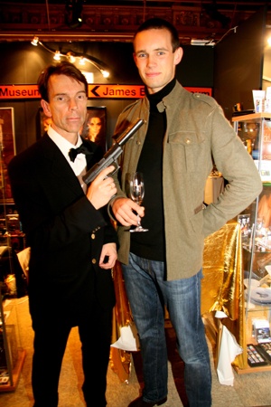  James Bond (Gunnar Sch�fer)  och Fredrik Wndurp  fr�n  James Bond museet p� Berns salonger i Stockholm 20071012    http://www.stureplan.se/articles/5936/   foto karina@stureplan.se Karina Ljungdahl 