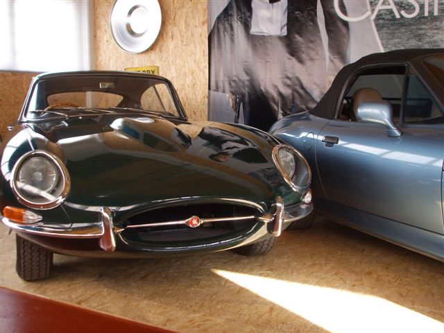 En Jaguar E-Type fr�n 1962, samma �r som en  f�rsta James Bond filmen Dr&nbsp;No kom.