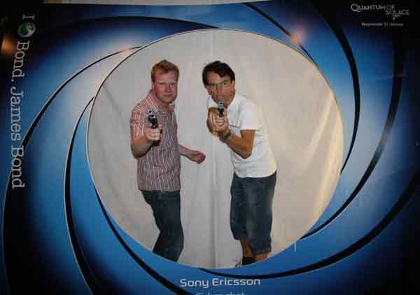 Johan Glans tillsammans med James Bond  (Gunnar Sch�fer)