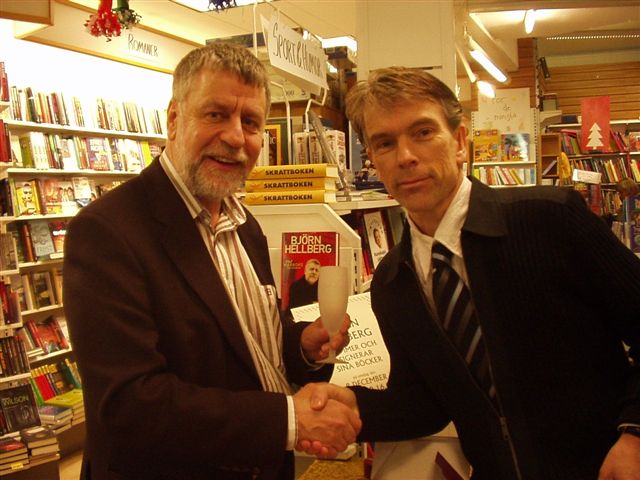 Bj�rn thanks Gunnar for 007 champagne glass from 007 museum