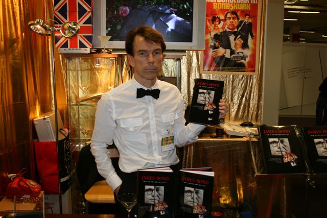 "JAMES BOND EN FADERSGESTALT"� S� heter boken och jag fanns p� bokm�ssan i G�teborg 25-28 september f�r att signera den. F�rfattare: �James Bond