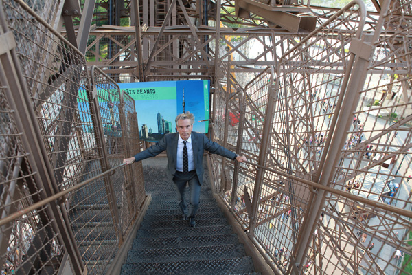  James Bond Gunnar Sch�fer i Paris i Eiffeltower from "A View To A Kill"