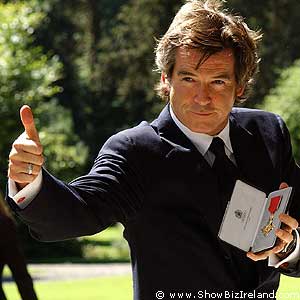 2003 fick han utm�rkelsen OBE (Officer Of [The Most Excellent Order Of] The British Empire) av den brittiska drottningen.