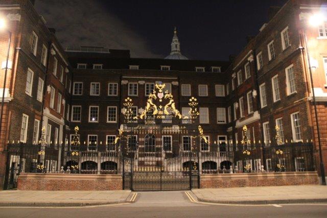  Collage of arms London In Her Majesty's secret service 1969, Bond is trying to track down Blofeld through The Heralds' College or 'The College of Arms' in London. On Her Majesty�s Secret Service: Bond�s heraldry course: College of Arms, Queen Victoria Street, London EC4��