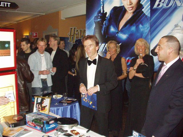 GALA PREMI�R BIOSTADEN I KALMAR p� den nya James Bond filmen "Die Another Day" med Gunnar Bond James Sch�fer