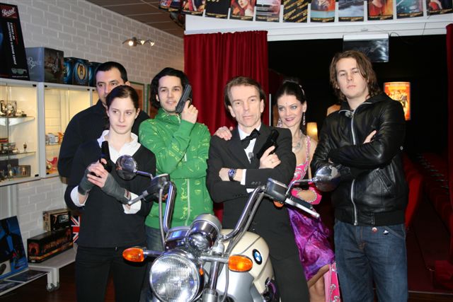 Ahad Nobakhti ,Maria Lindqvist, Vegard Ylvis�ker, Gunnar Sch�fer, Jeanette Winroth och B�rd Ylvis�ker.