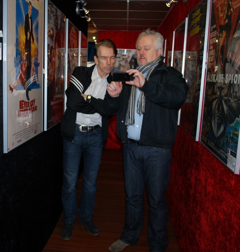 Gunnar Sch�fer i sitt James Bond-museum.  Lennart Palm/SR