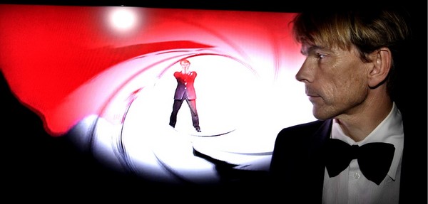 Mitt namn �r Sch�fer, Gunnar Sch�fer. Sveriges st�rste James Bond-entusiast finns i Nybro. 